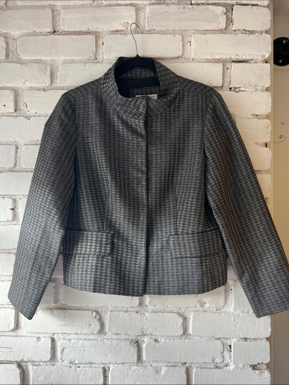 Tailored Houndstooth Women's Short Coat - Gray